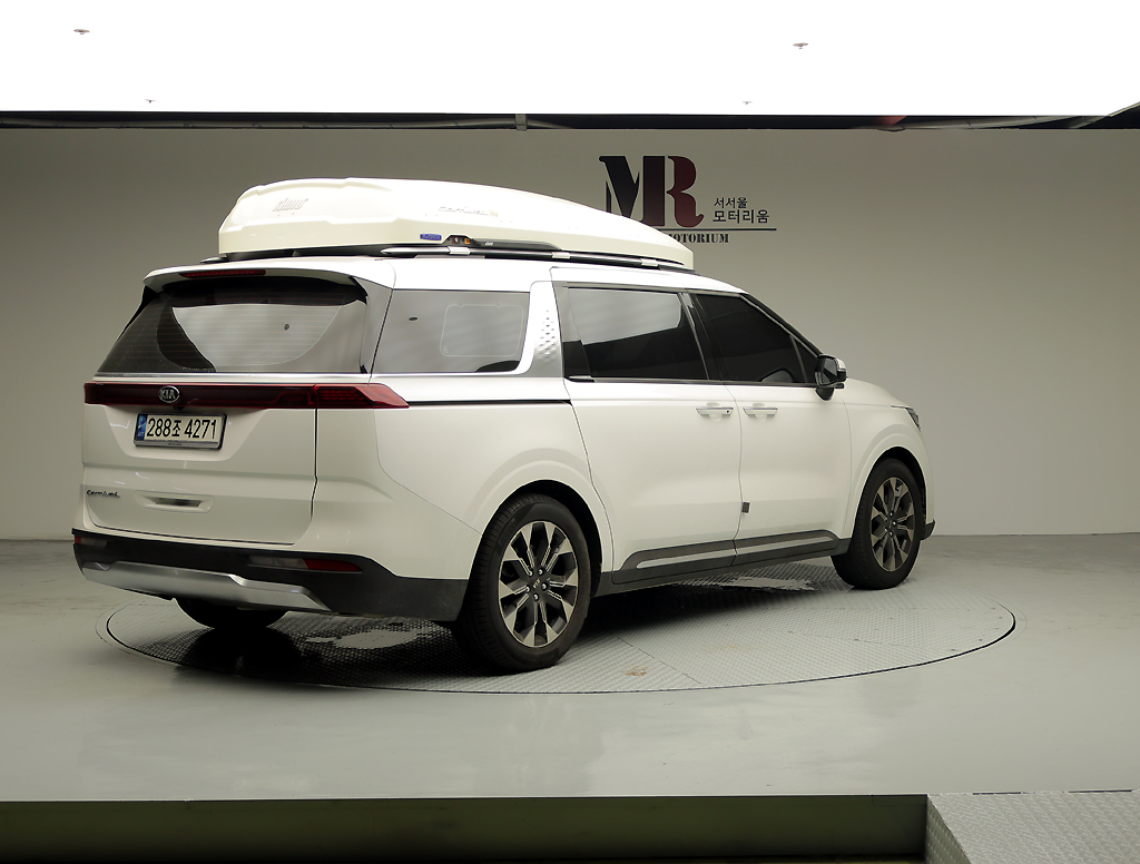 KIA CARNIVAL photo 3