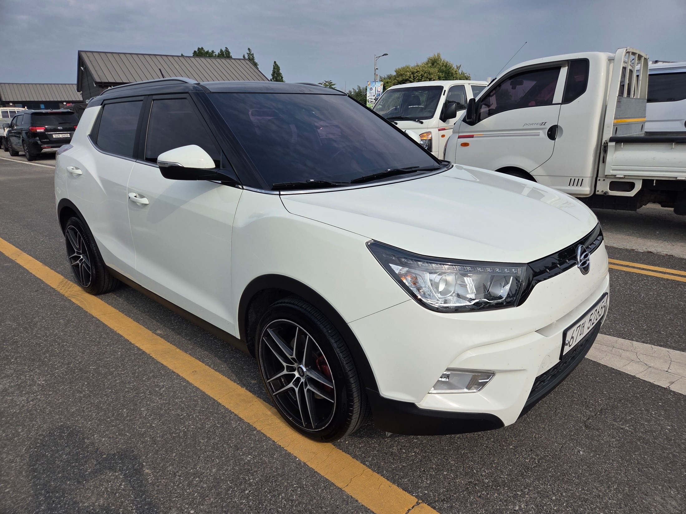 SSANGYONG TIVOLI photo 3