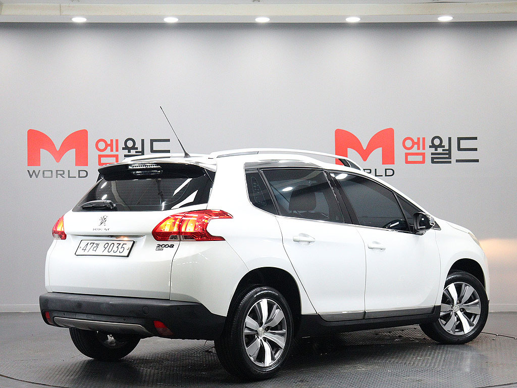 PEUGEOT 2008 photo 3