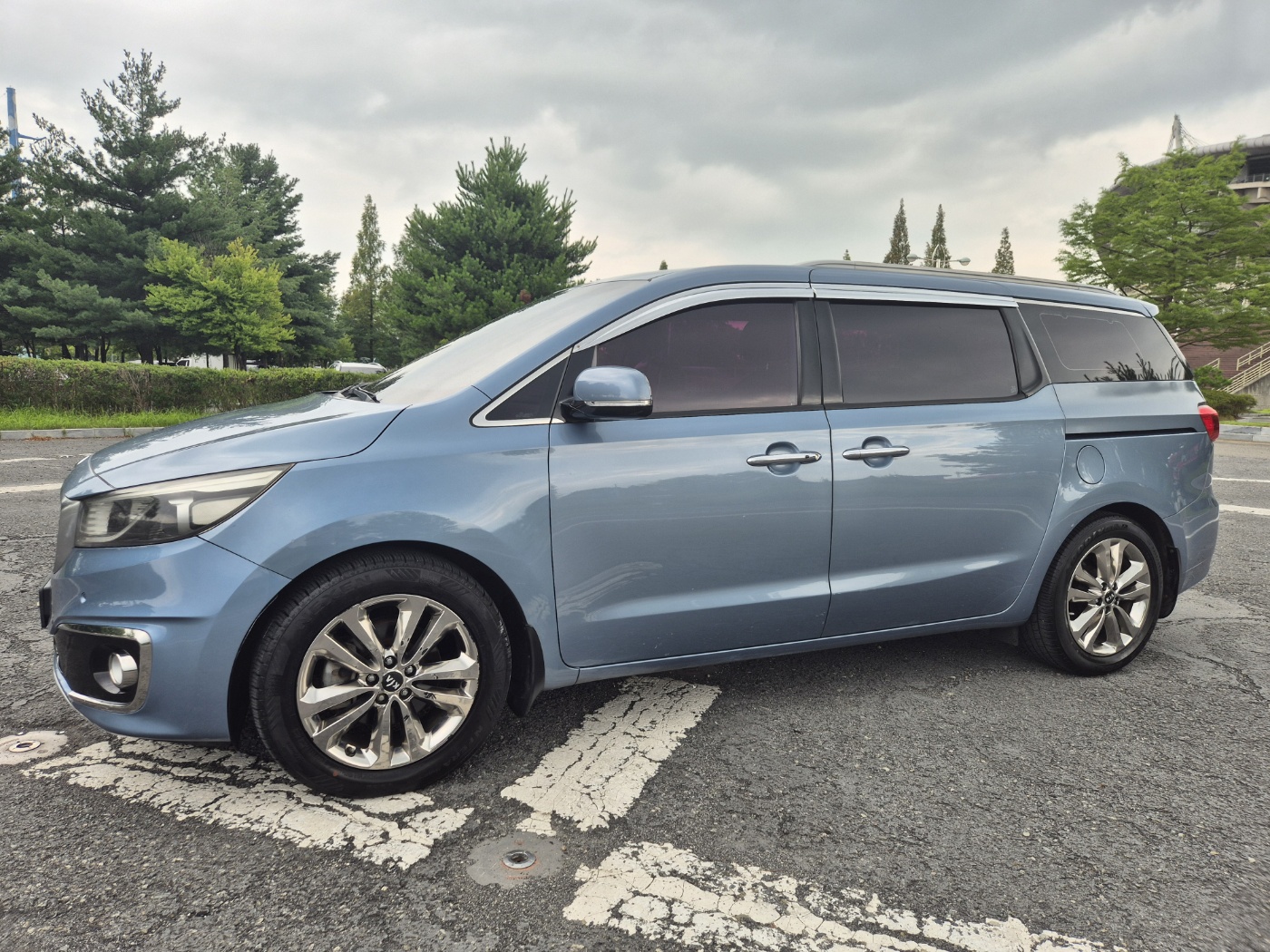 KIA CARNIVAL photo 2