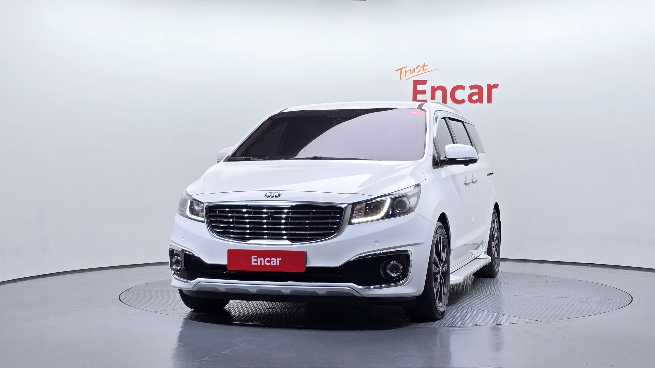 KIA CARNIVAL photo 2
