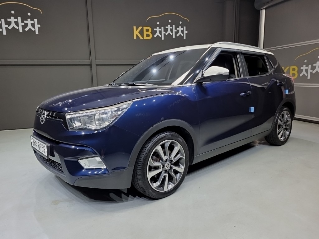 SSANGYONG TIVOLI photo 2