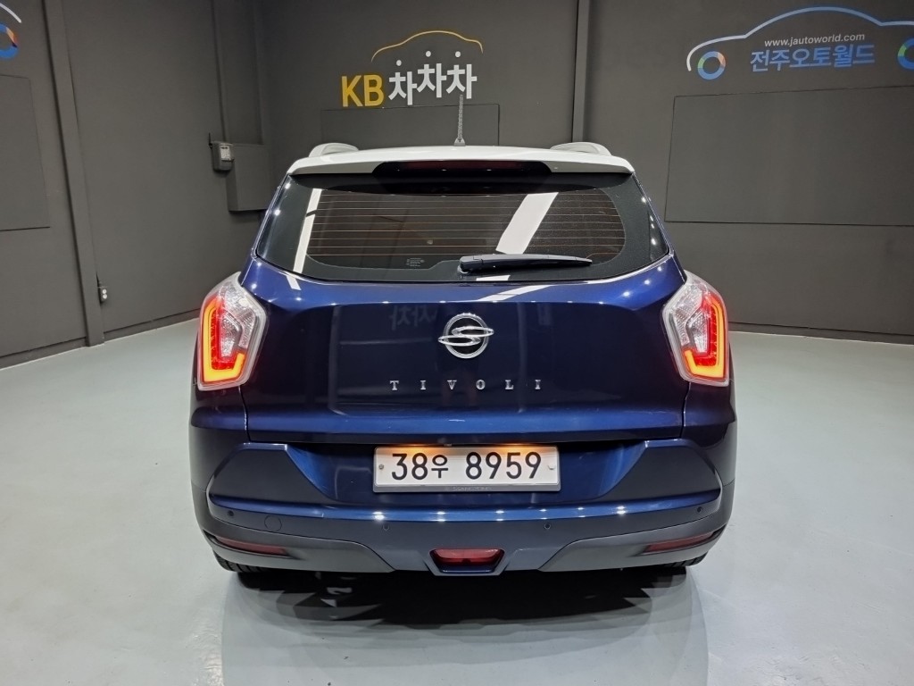 SSANGYONG TIVOLI photo 3