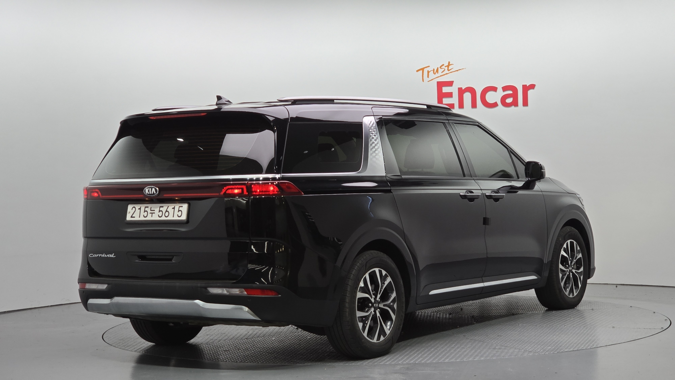 KIA CARNIVAL photo 2