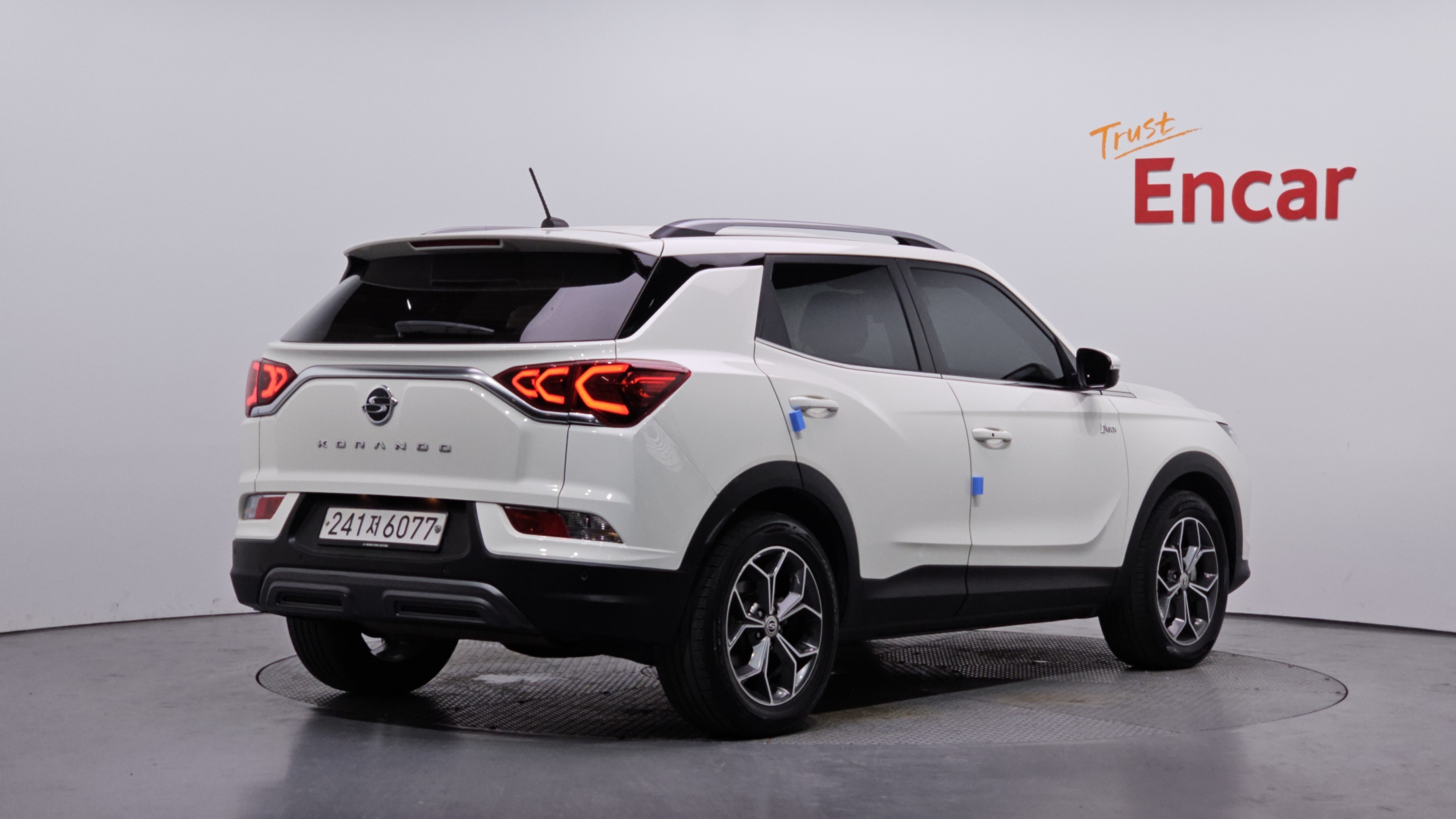 SSANGYONG KORANDO photo 2