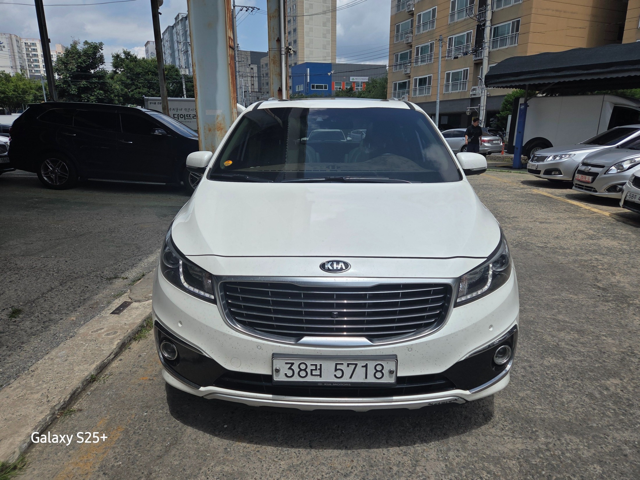 KIA CARNIVAL photo 2