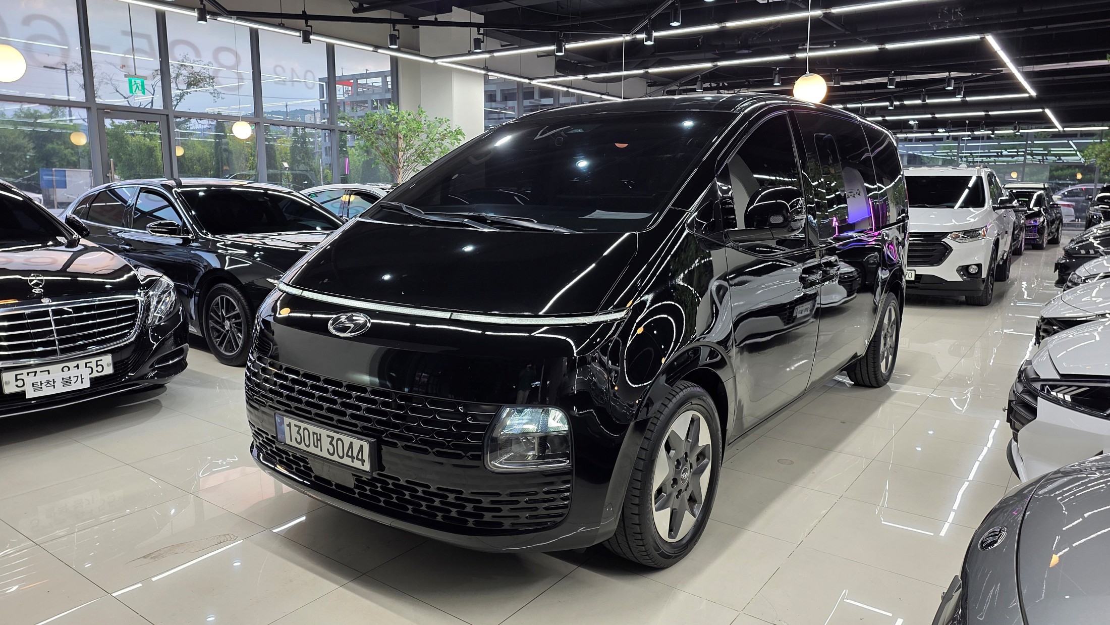 Mazda Bongo front view