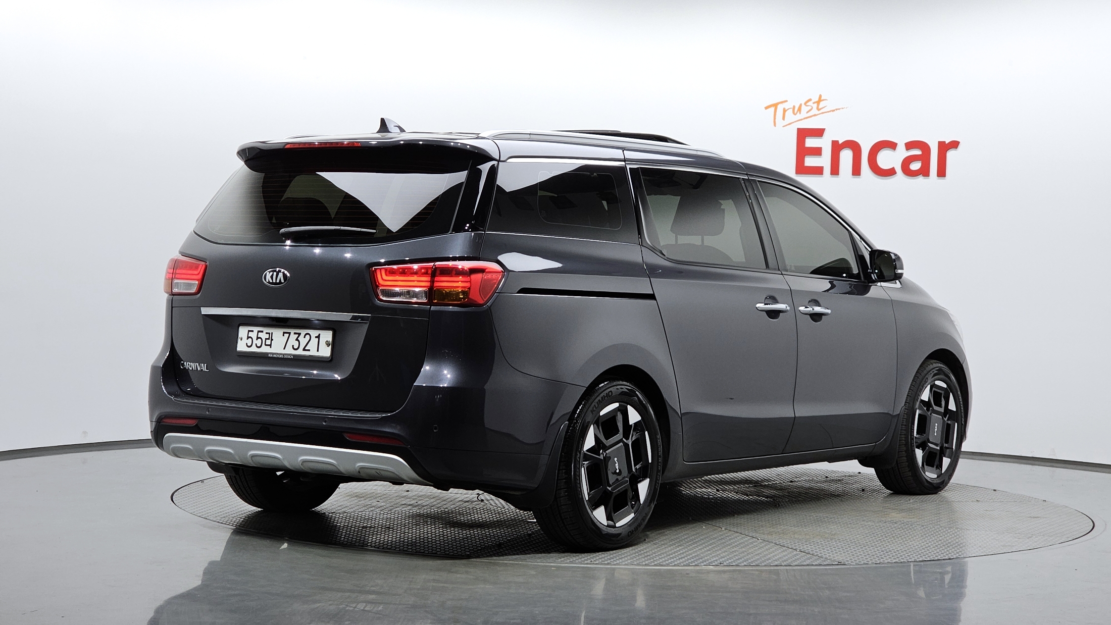 KIA CARNIVAL photo 2