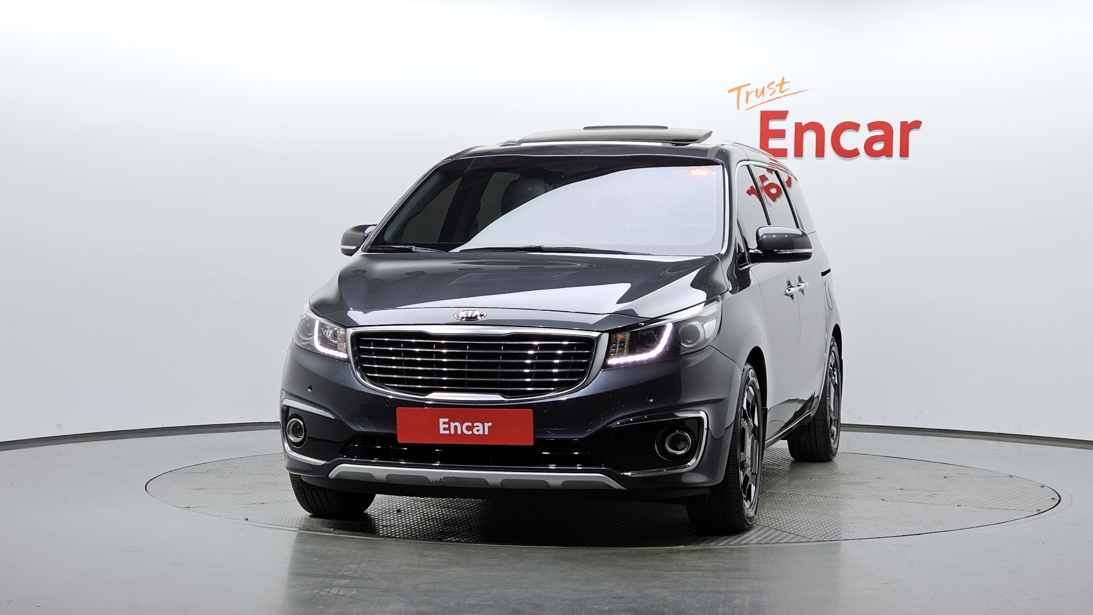 KIA CARNIVAL photo 3
