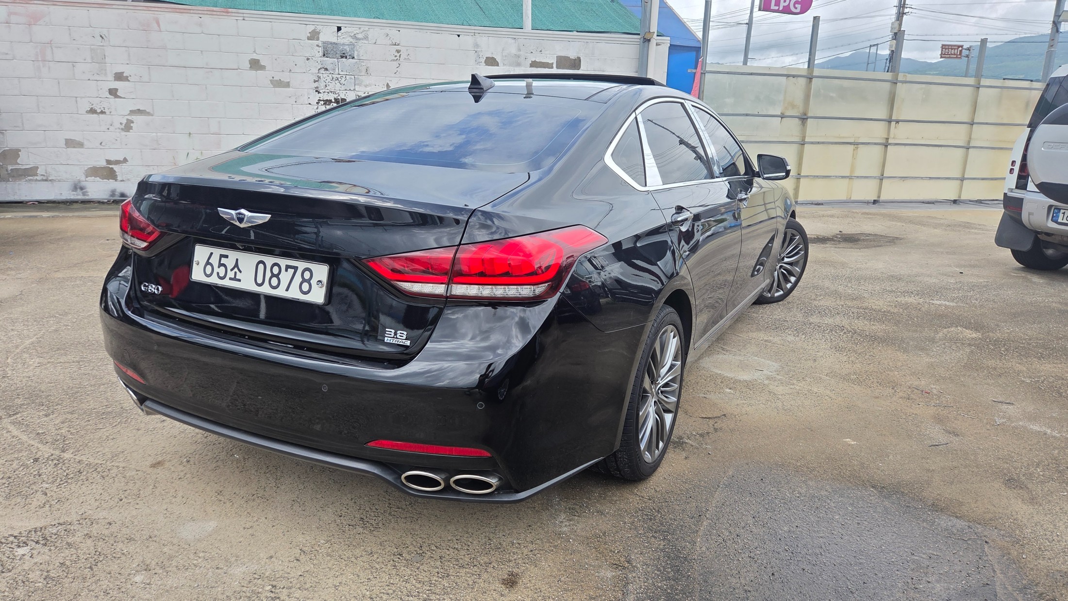 Mazda Bongo front view