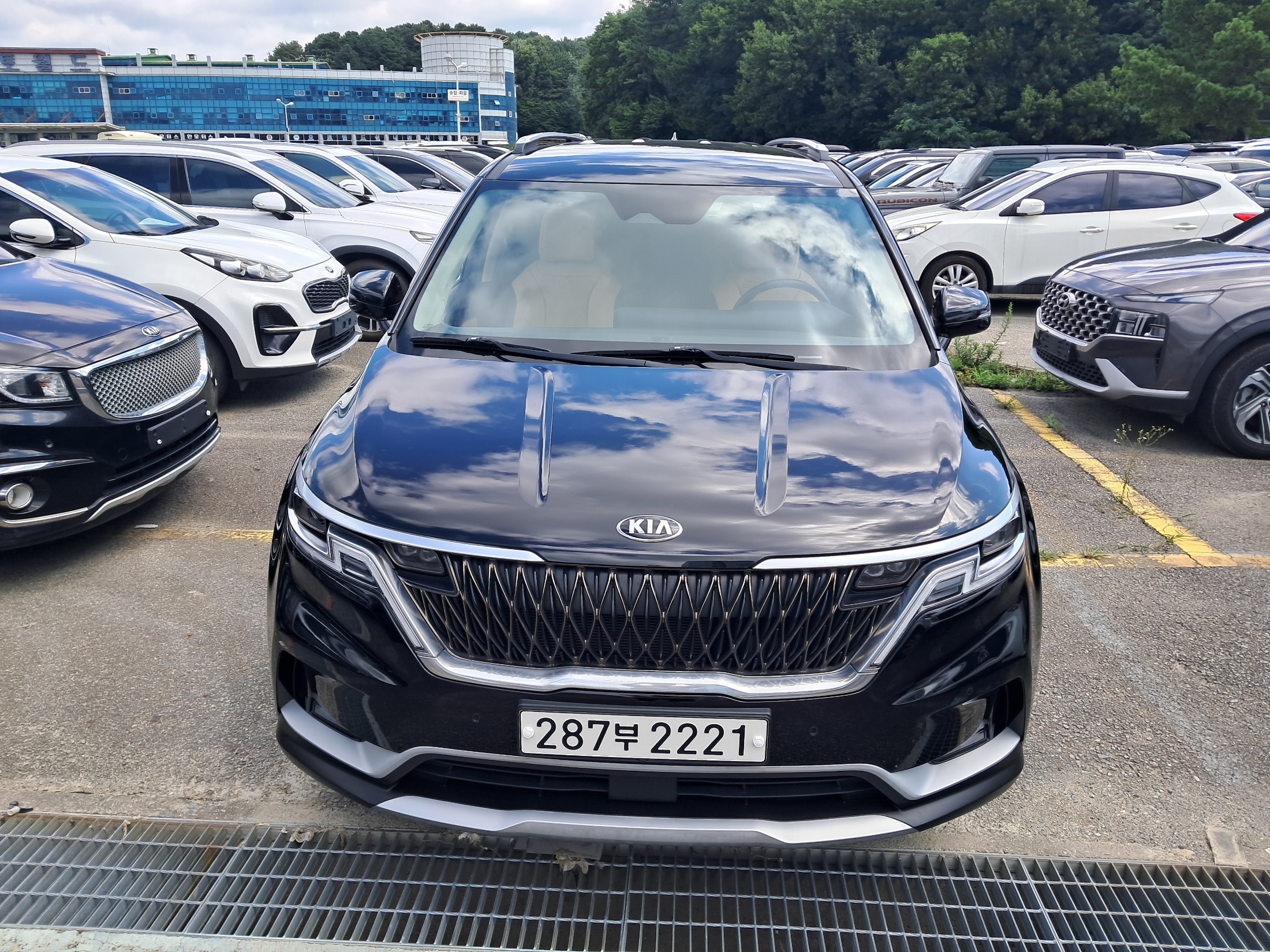 KIA CARNIVAL photo 2