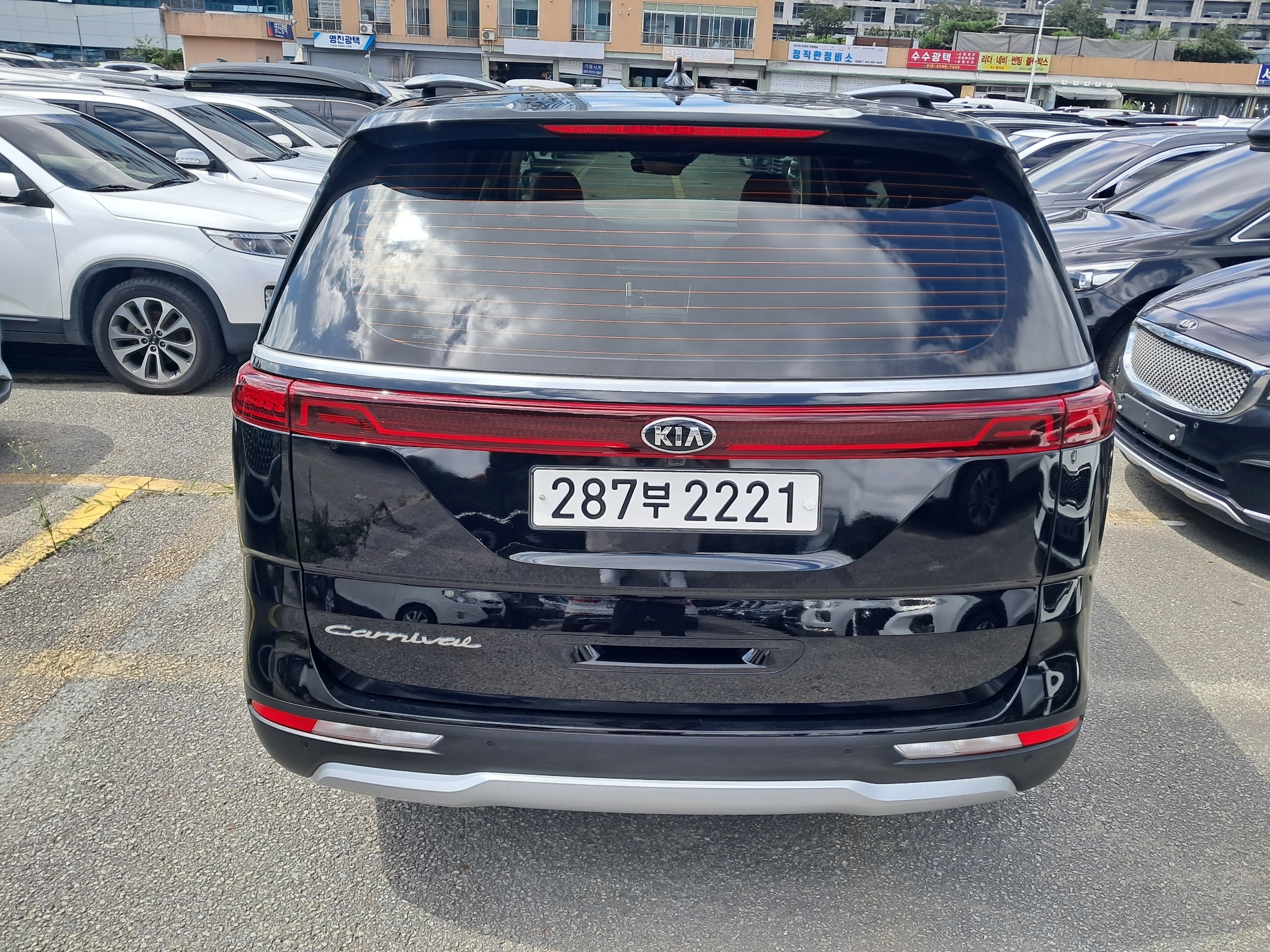 KIA CARNIVAL photo 3