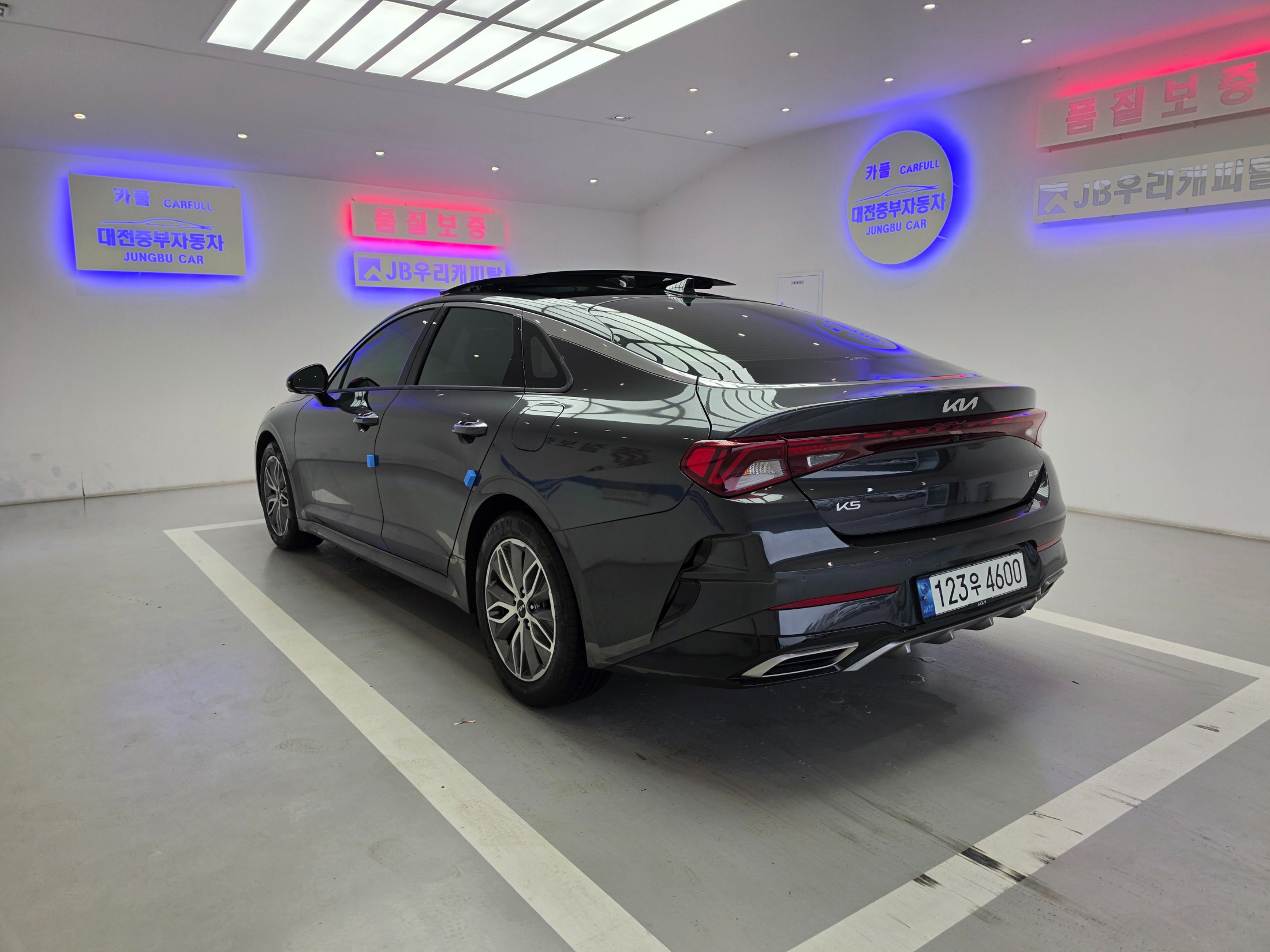 KIA K5 photo 2