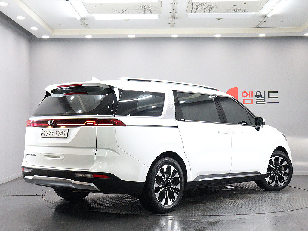 KIA CARNIVAL photo 2