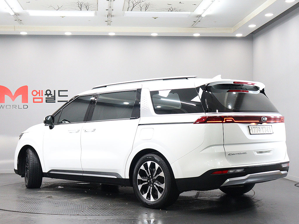 KIA CARNIVAL photo 3