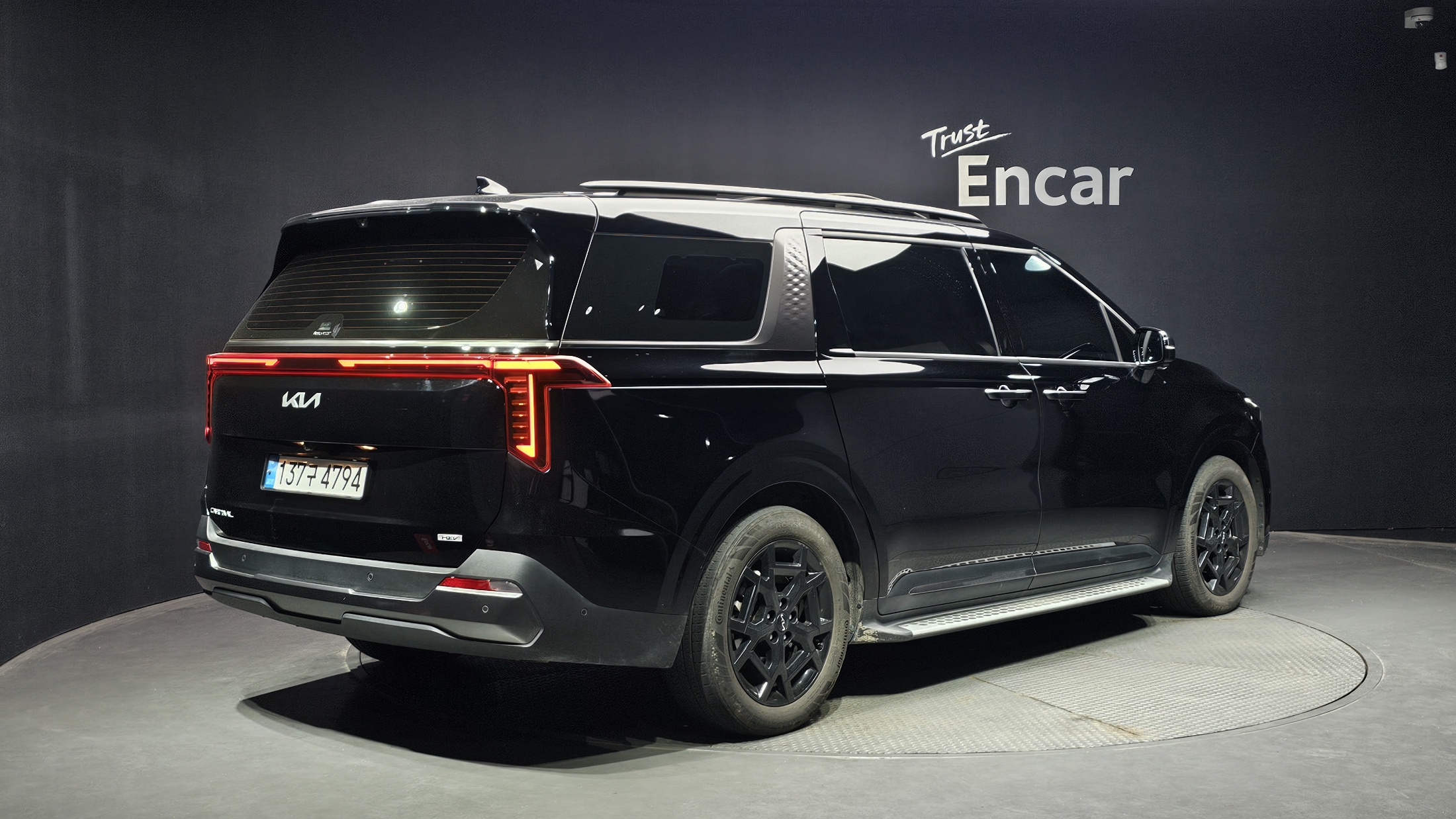 KIA CARNIVAL photo 2