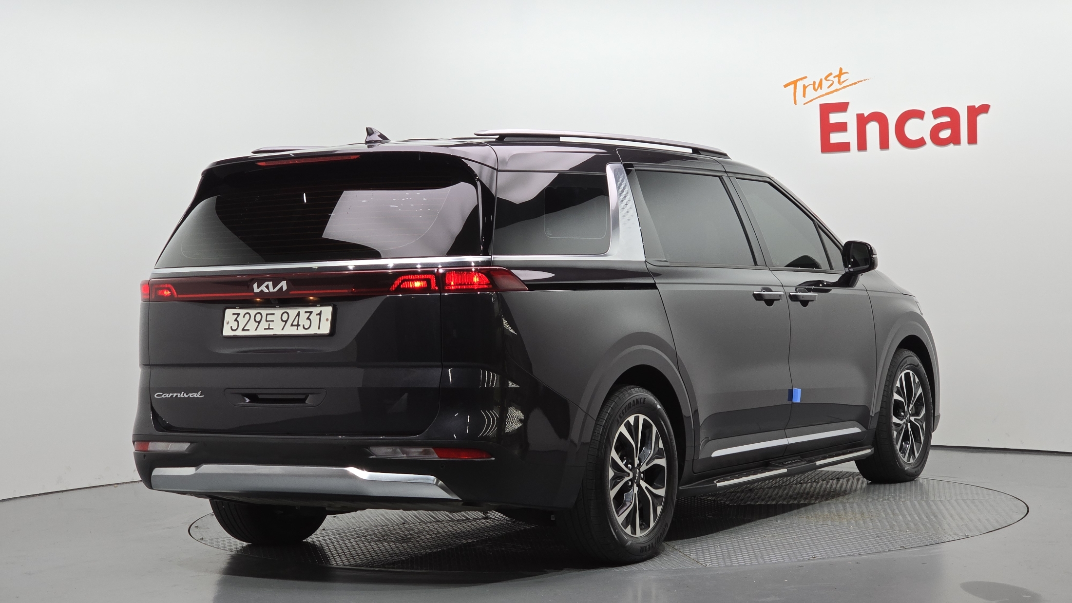 KIA CARNIVAL photo 2