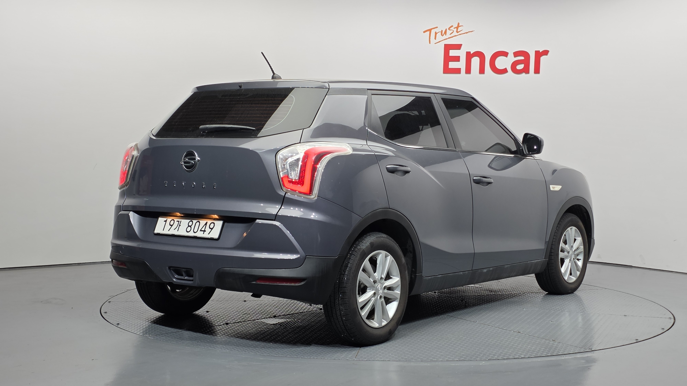 SSANGYONG TIVOLI photo 2
