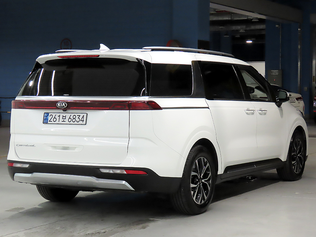 KIA CARNIVAL photo 2