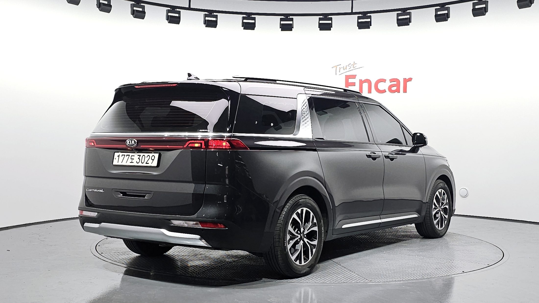 KIA CARNIVAL photo 2