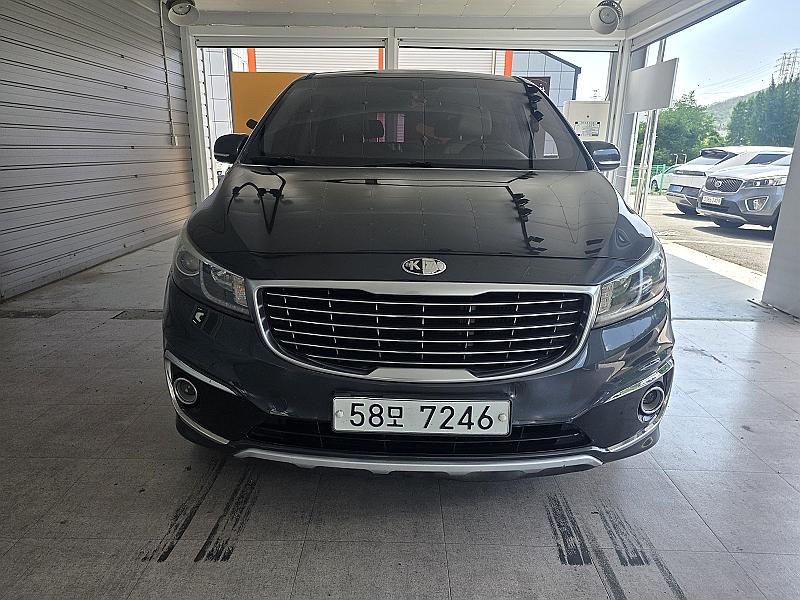 KIA CARNIVAL photo 3