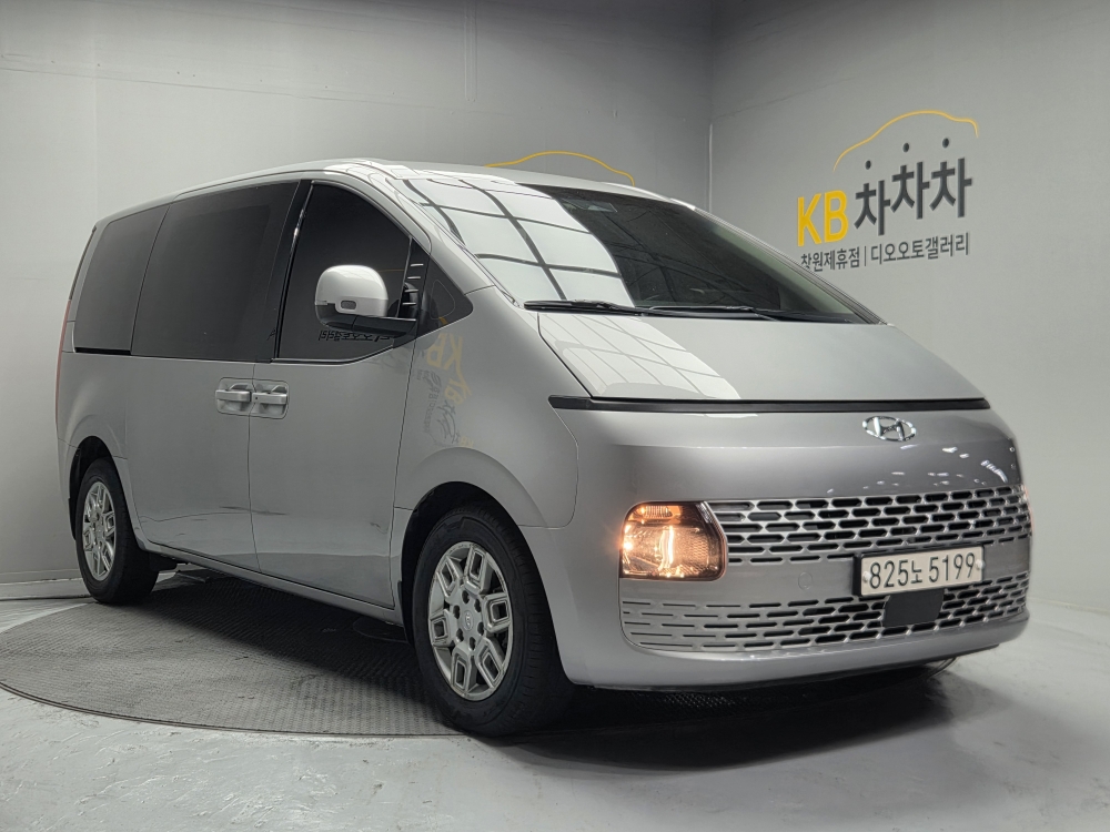 Mazda Bongo front view