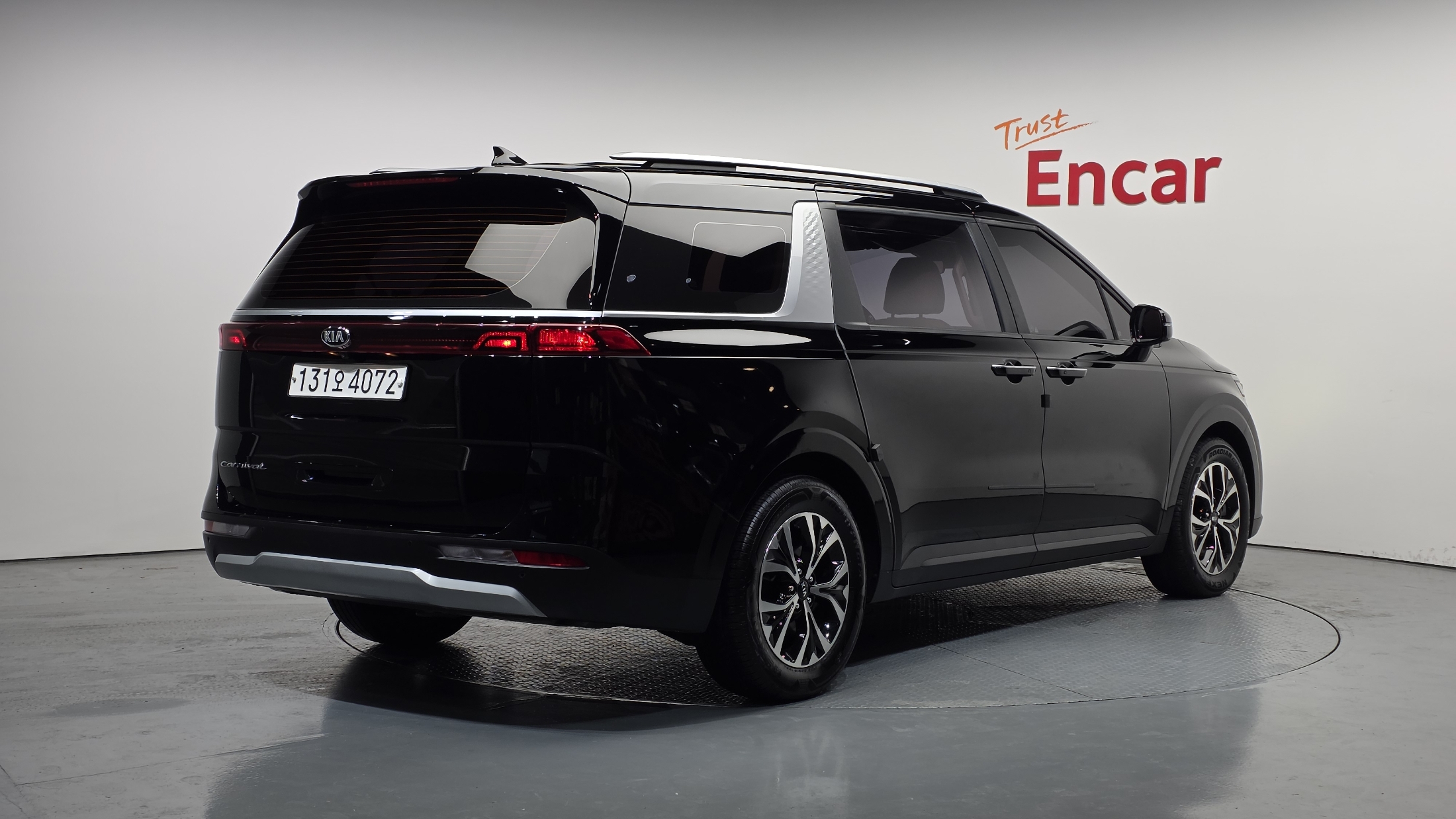 KIA CARNIVAL photo 2