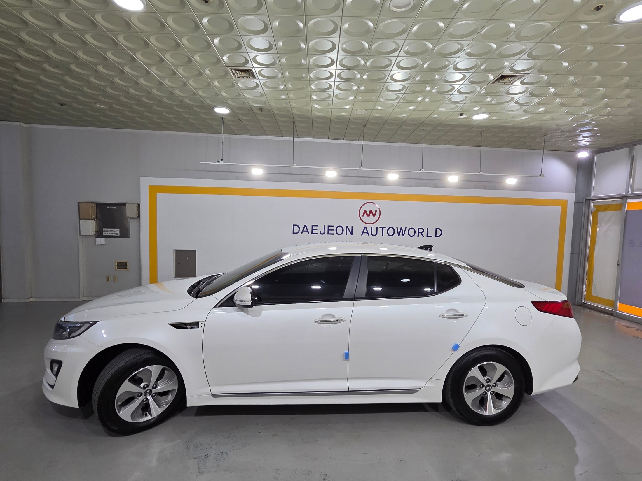 Mazda Bongo rear view