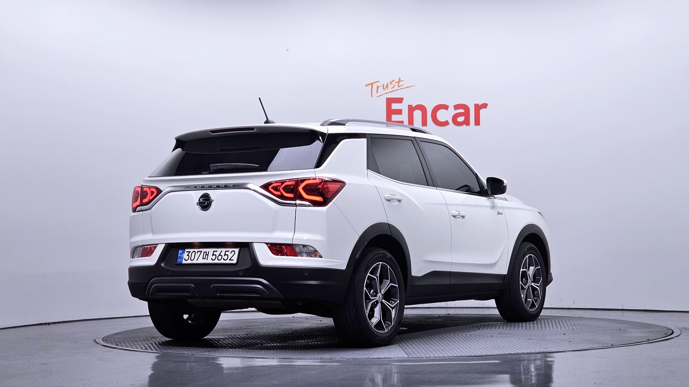 SSANGYONG KORANDO photo 2