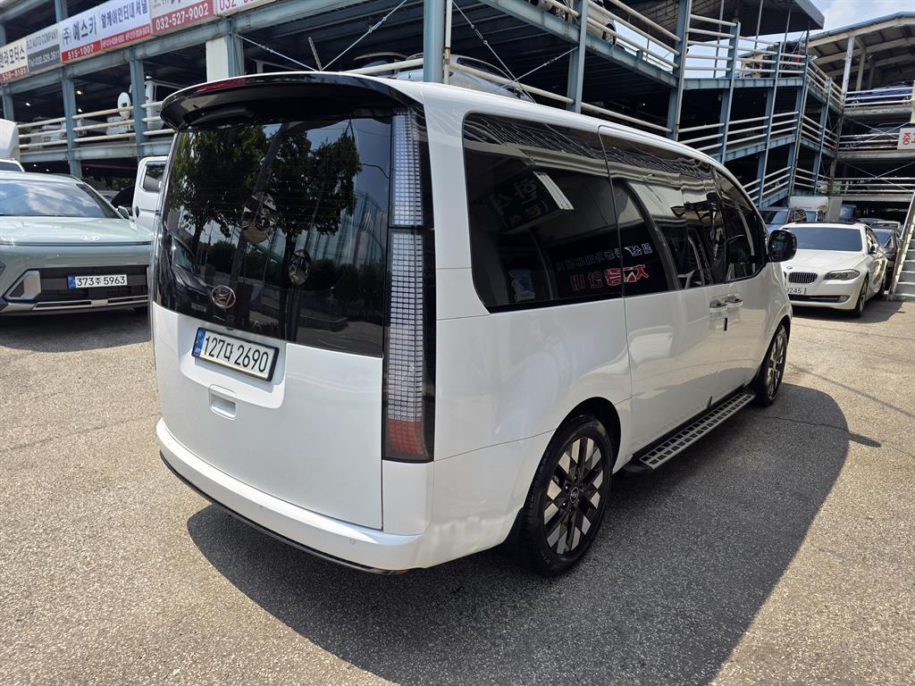 Mazda Bongo rear view