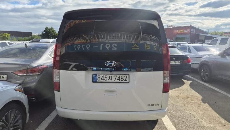 Mazda Bongo front view