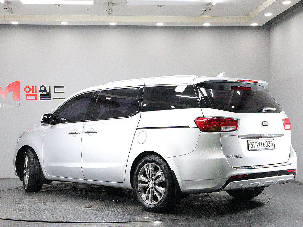 KIA CARNIVAL photo 2