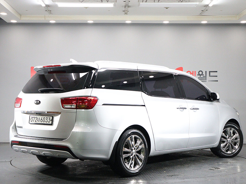 KIA CARNIVAL photo 3
