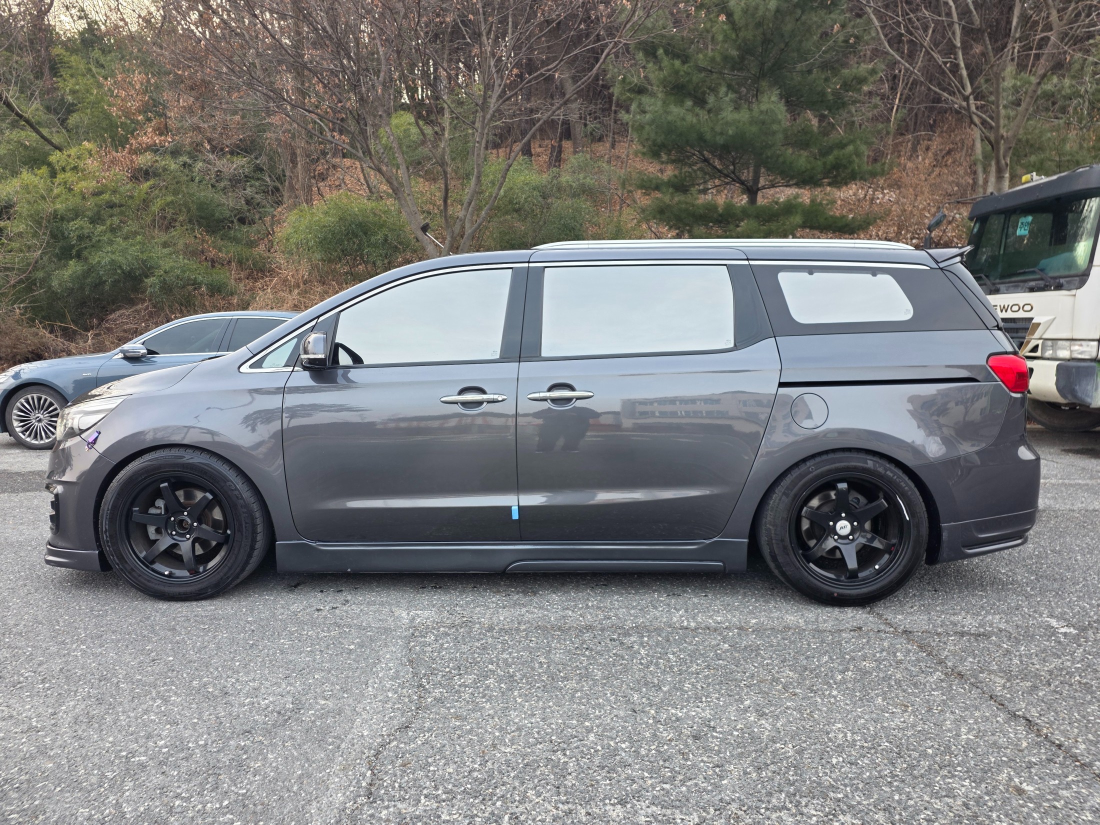 KIA CARNIVAL photo 3