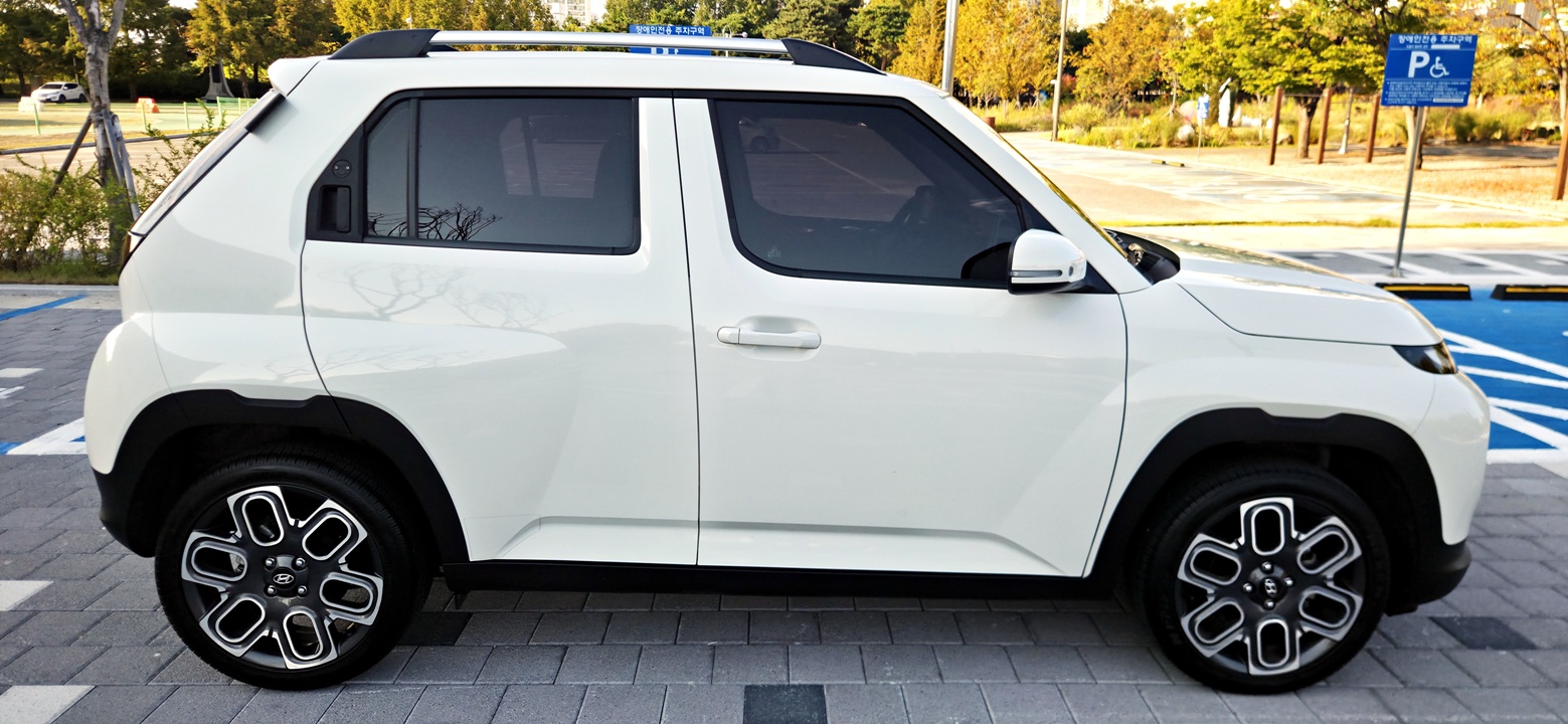 Mazda Bongo front view