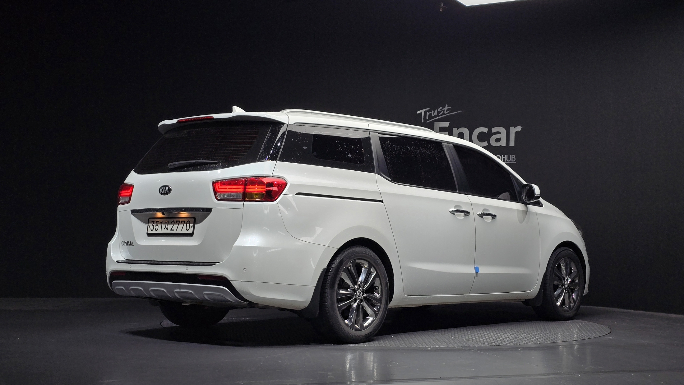 KIA CARNIVAL photo 2