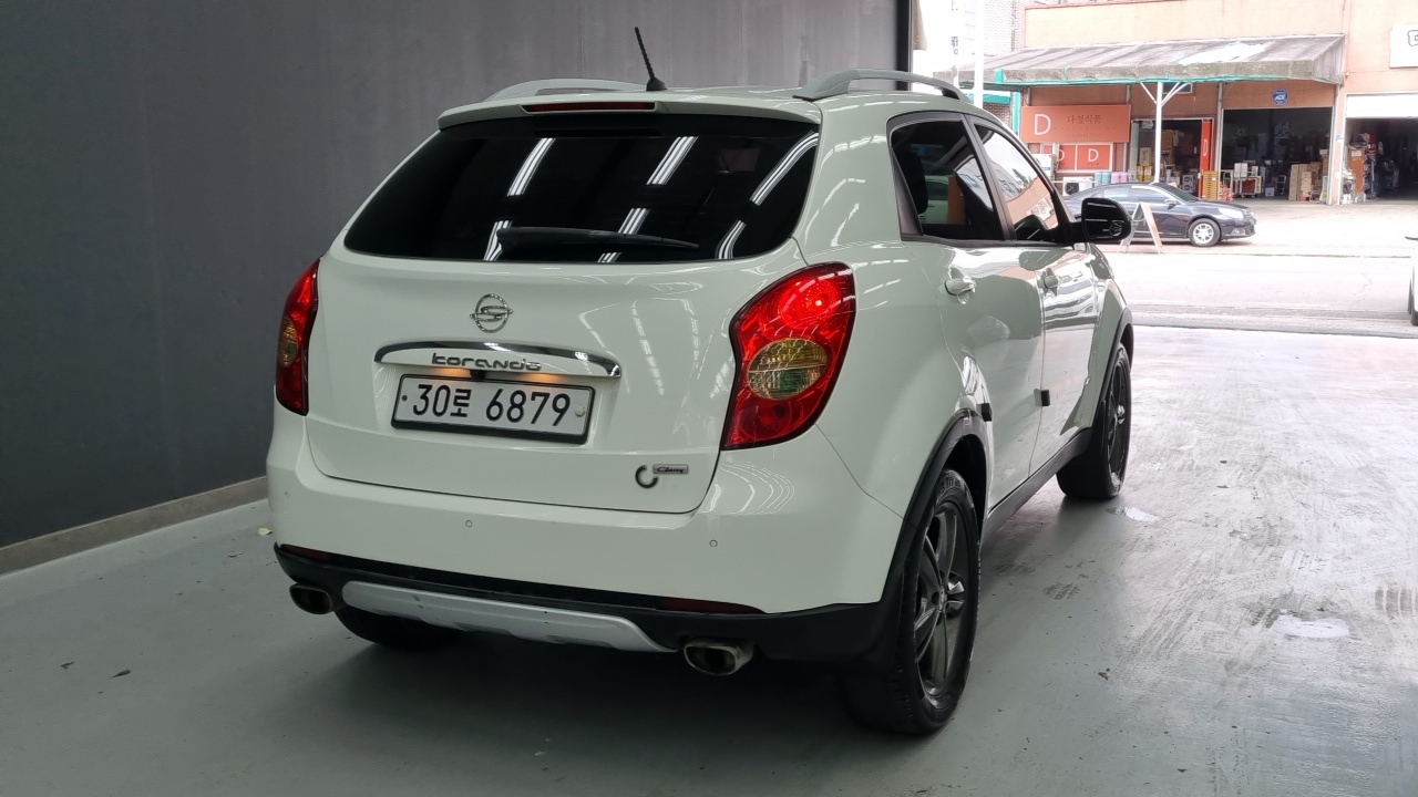 SSANGYONG KORANDO photo 2