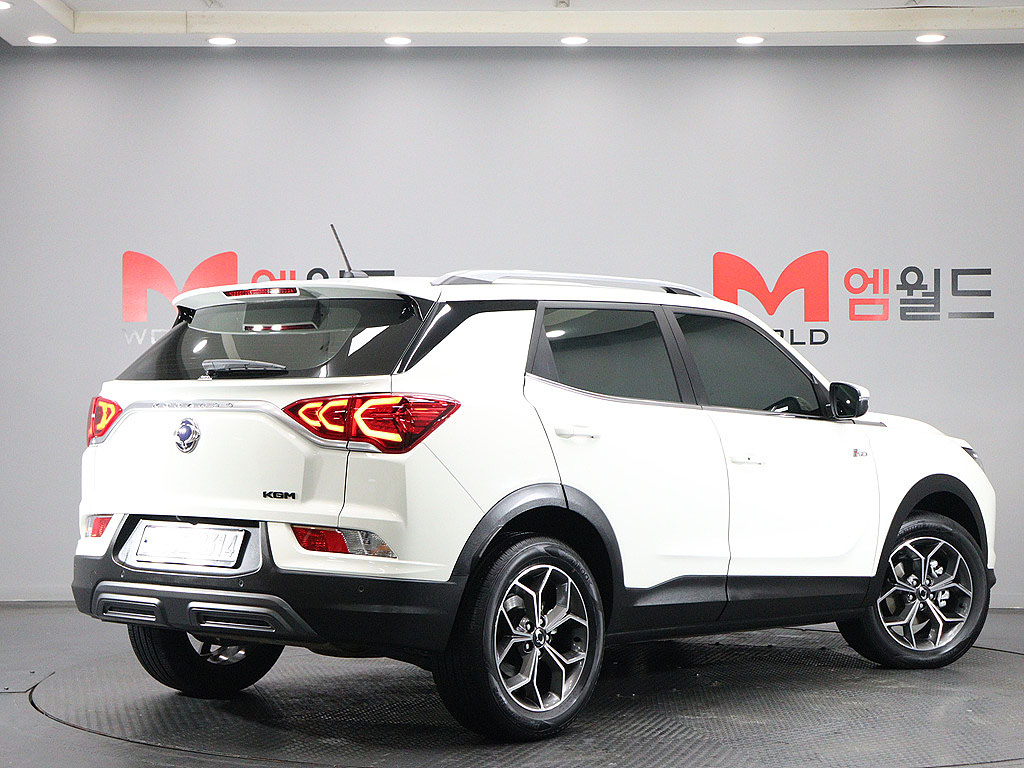 SSANGYONG KORANDO photo 3