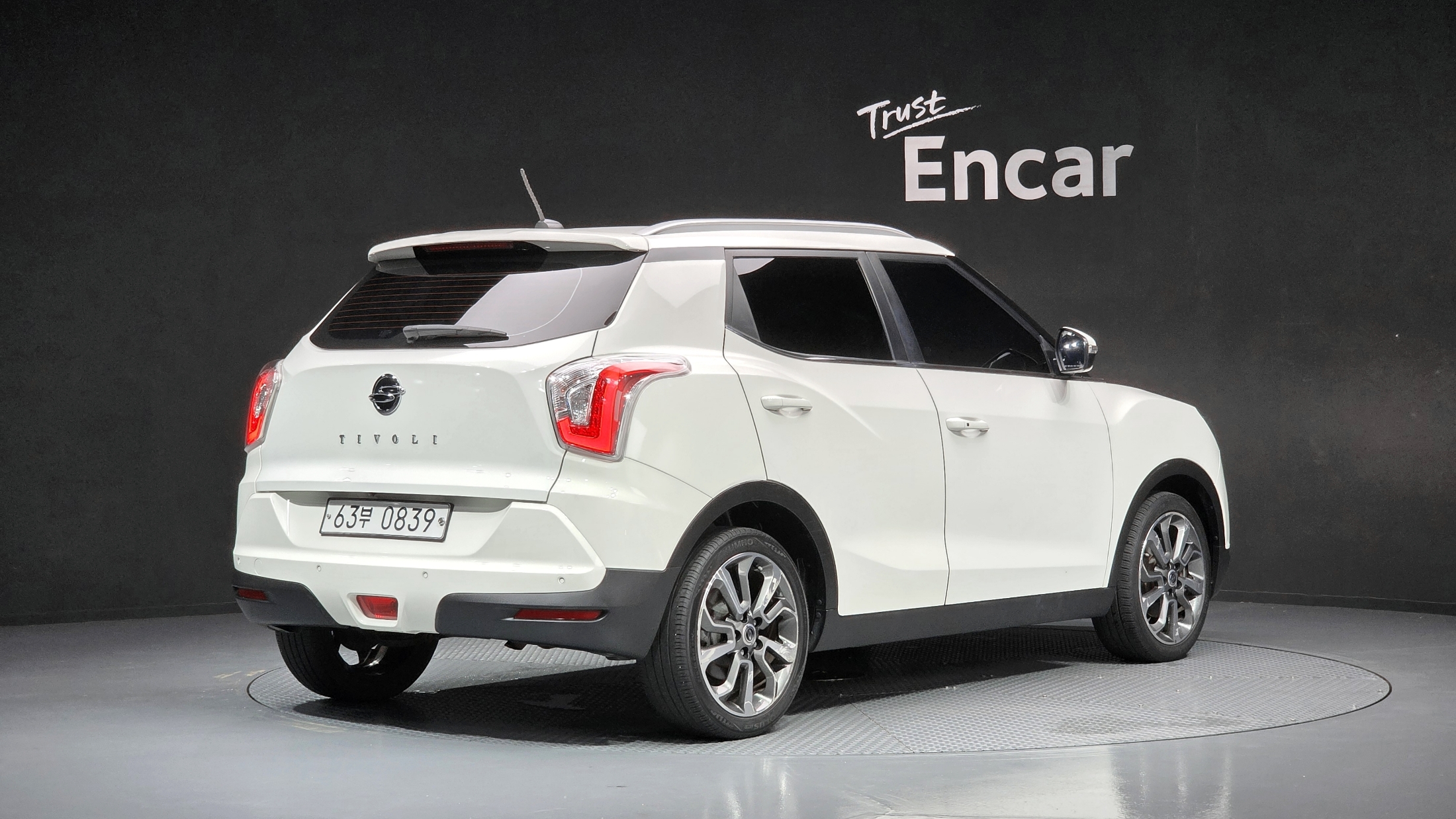 SSANGYONG TIVOLI photo 2