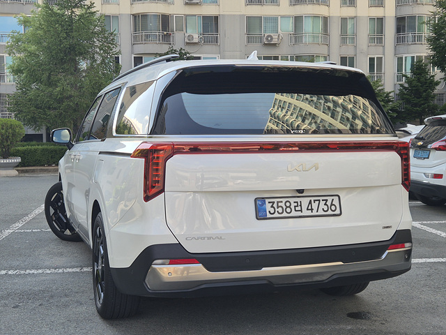 KIA CARNIVAL photo 3