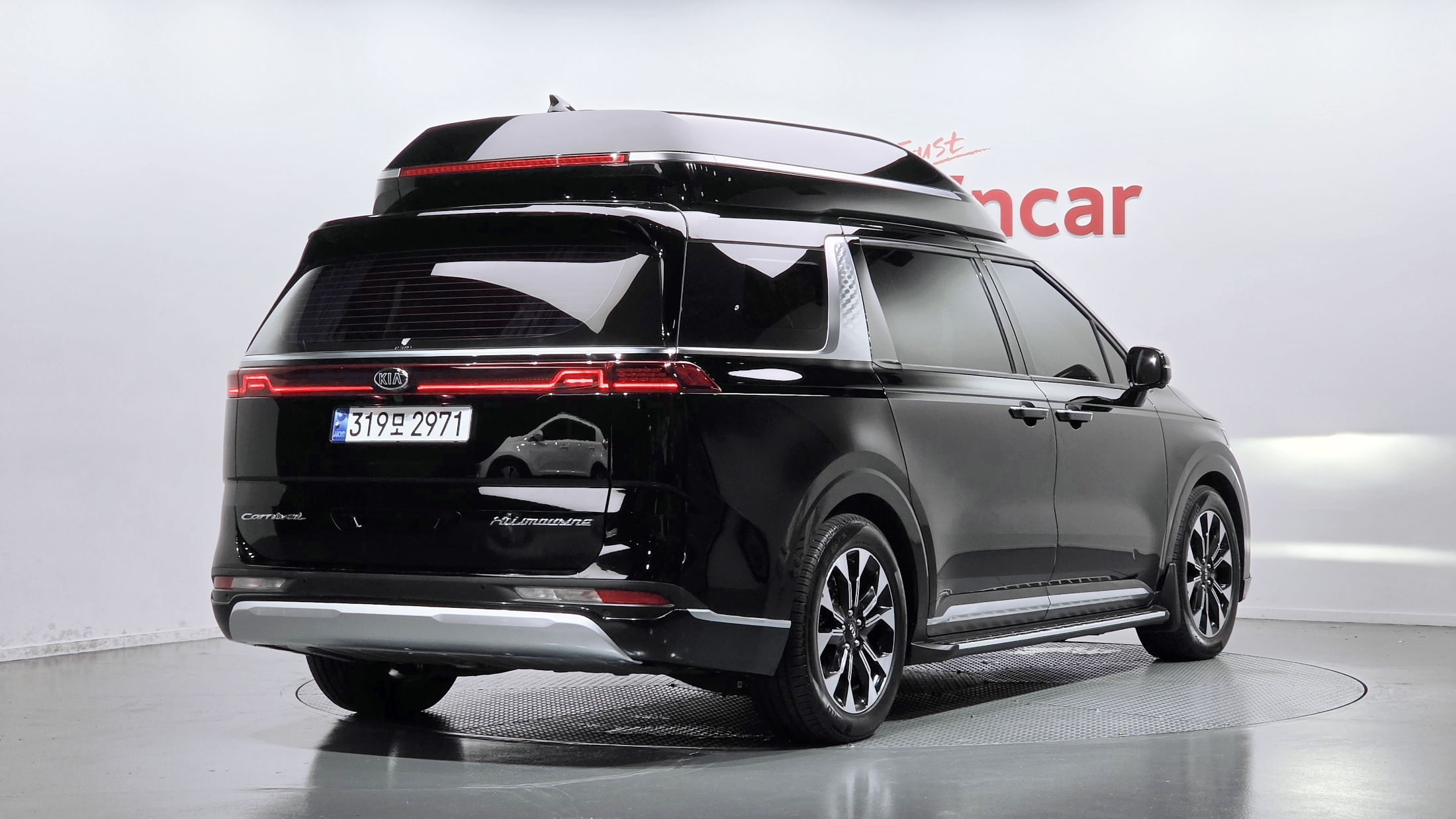 KIA CARNIVAL photo 2