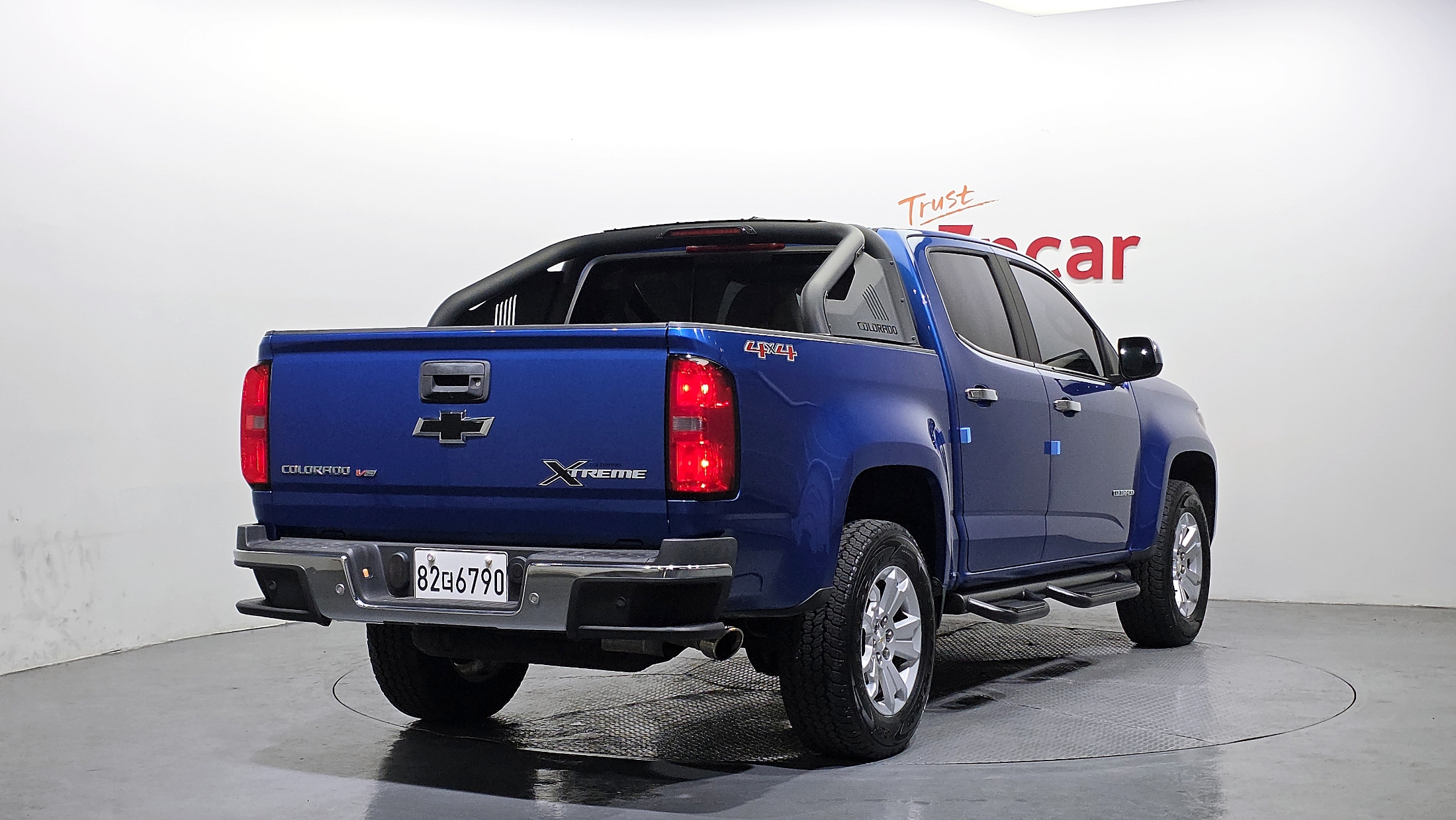 CHEVROLET COLORADO photo 2