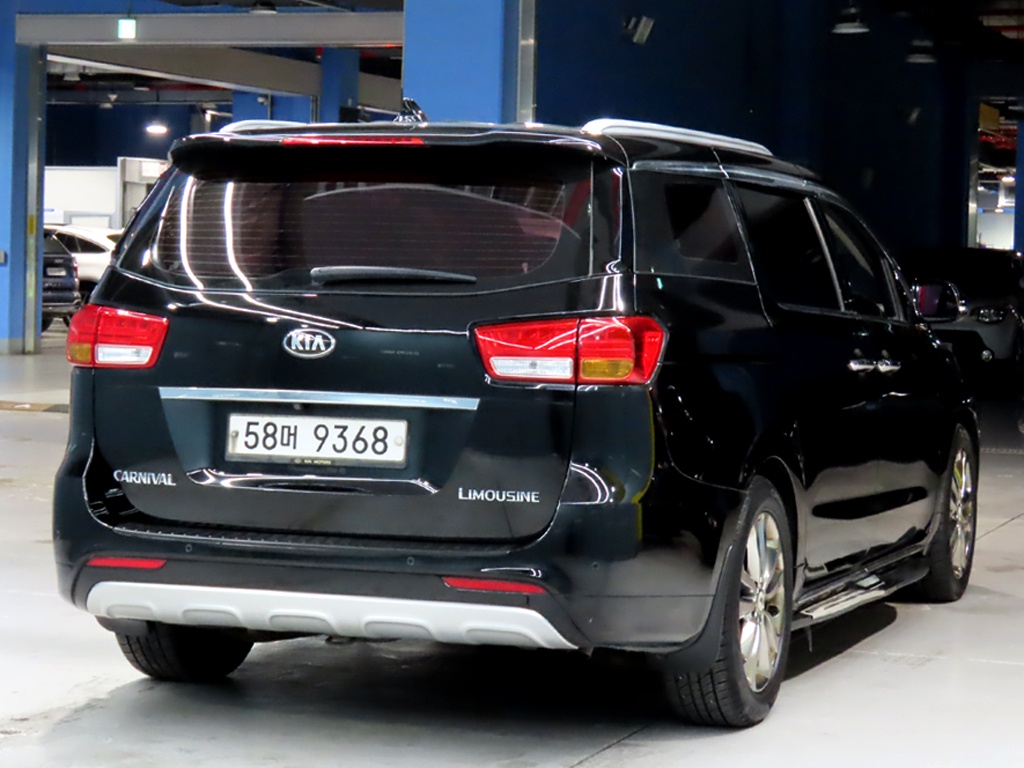 KIA CARNIVAL photo 2