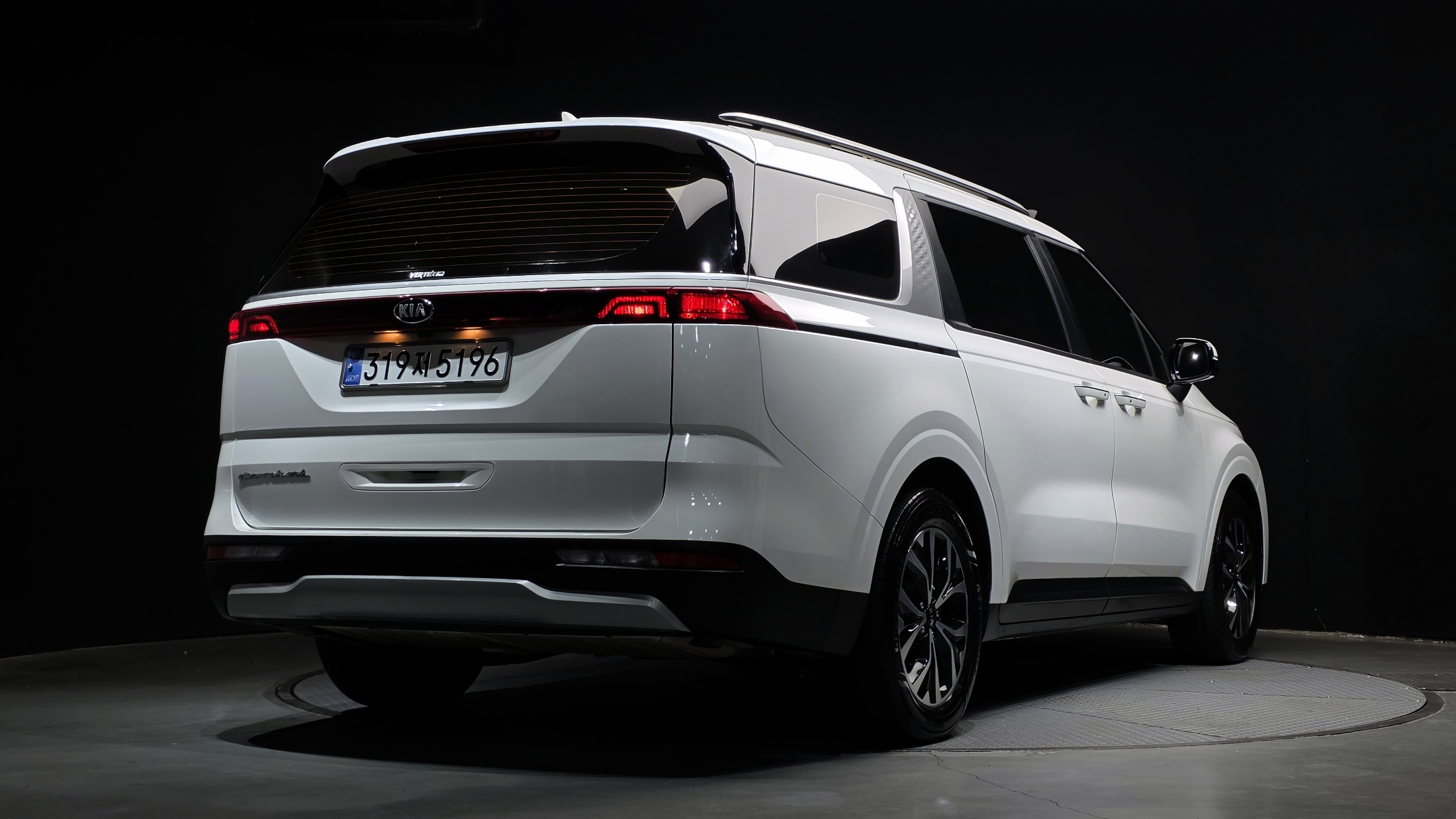 KIA CARNIVAL photo 2