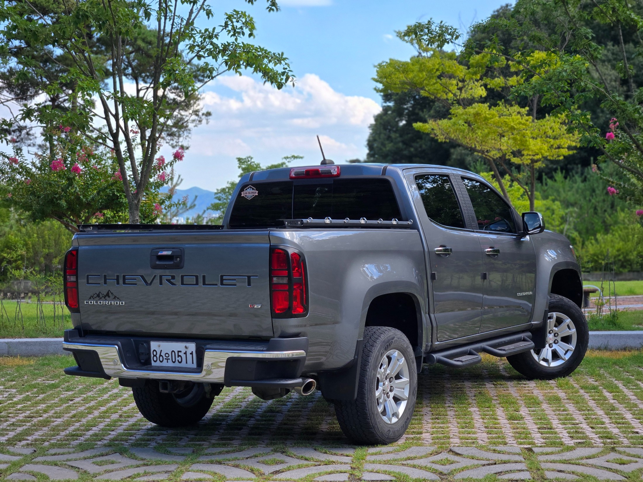 CHEVROLET COLORADO photo 3