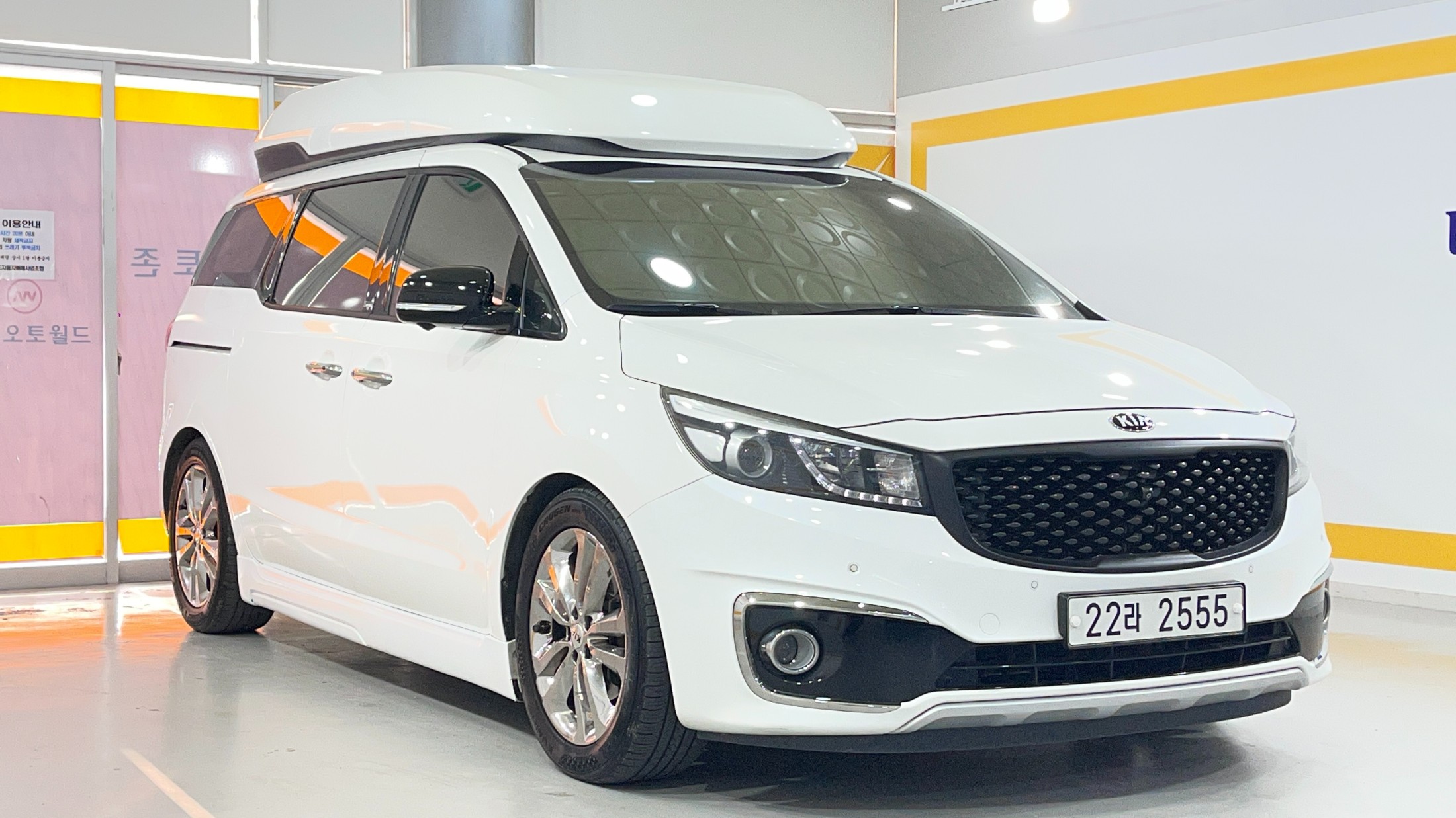 KIA CARNIVAL photo 2