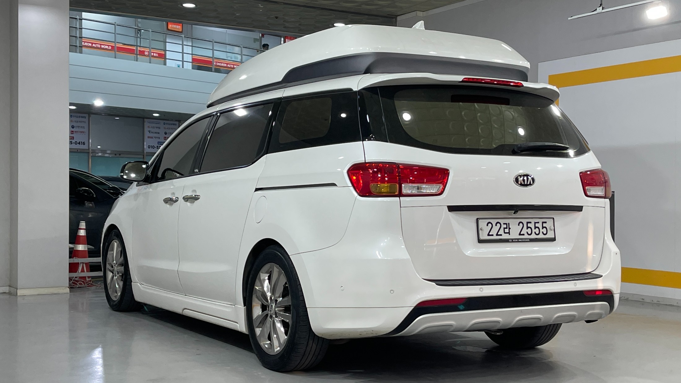 KIA CARNIVAL photo 3