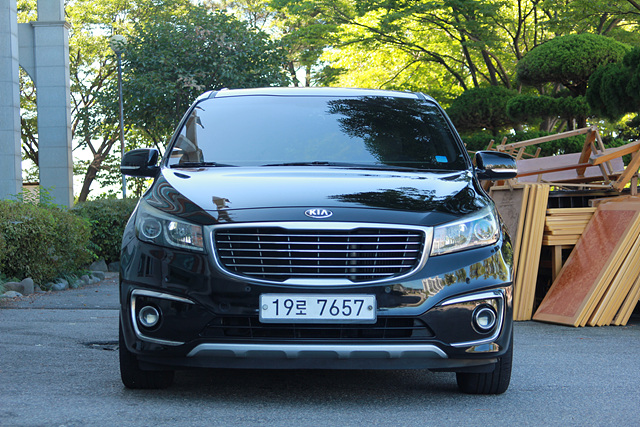 KIA CARNIVAL photo 3