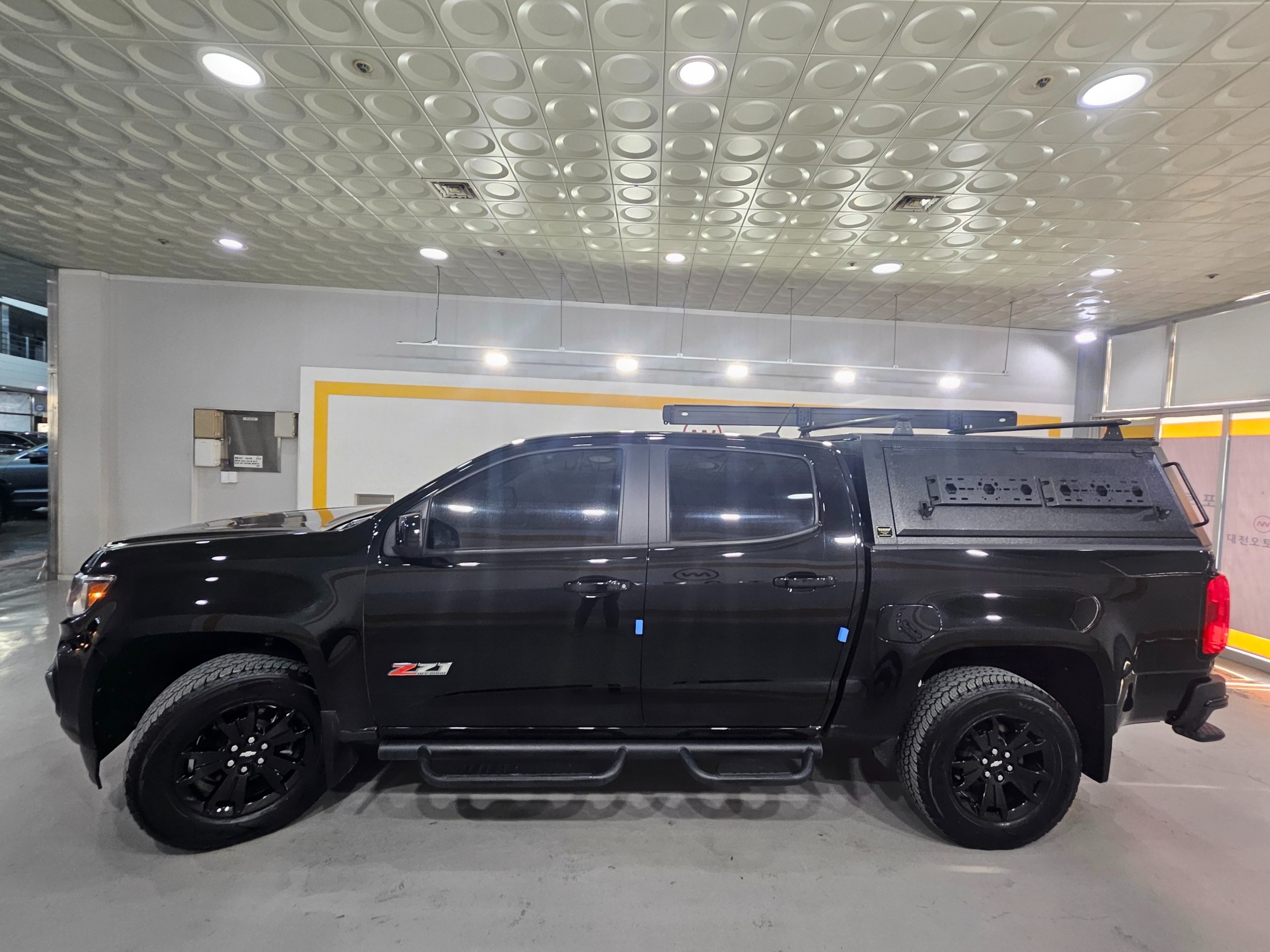 CHEVROLET COLORADO photo 3