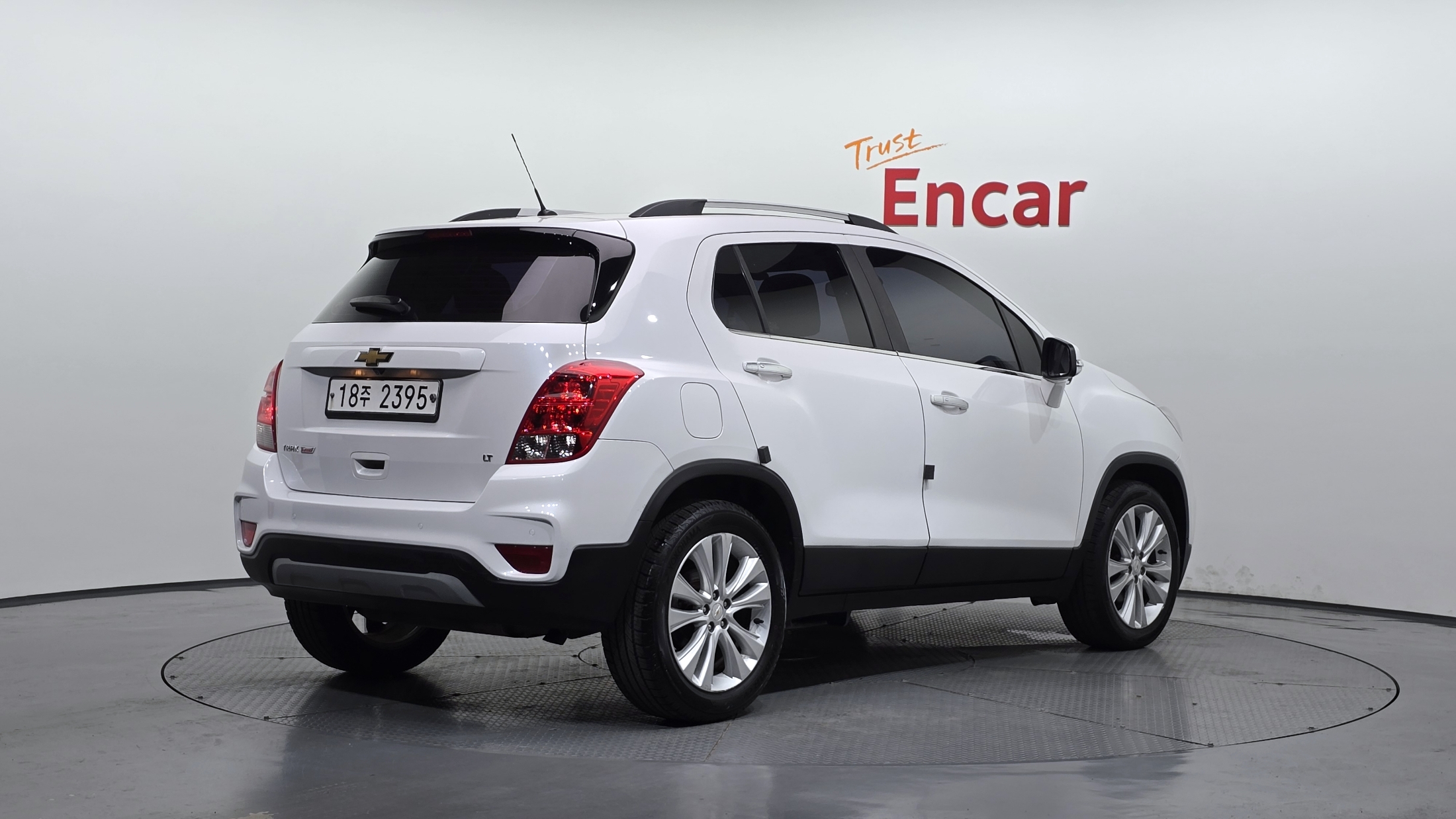 CHEVROLET TRAX photo 2